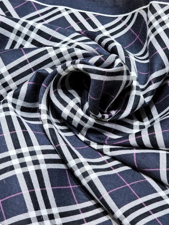 BURBERRY SCARF - Picture 10 of 16